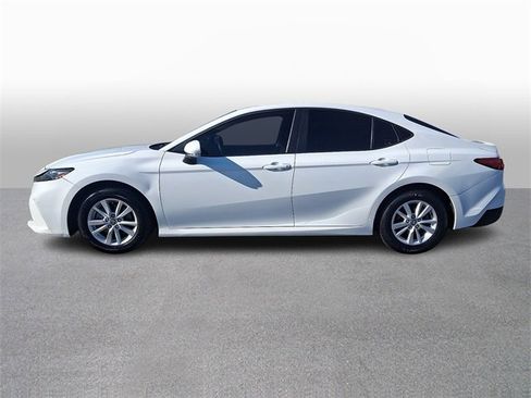 Used 2025 Toyota Camry LE image 7