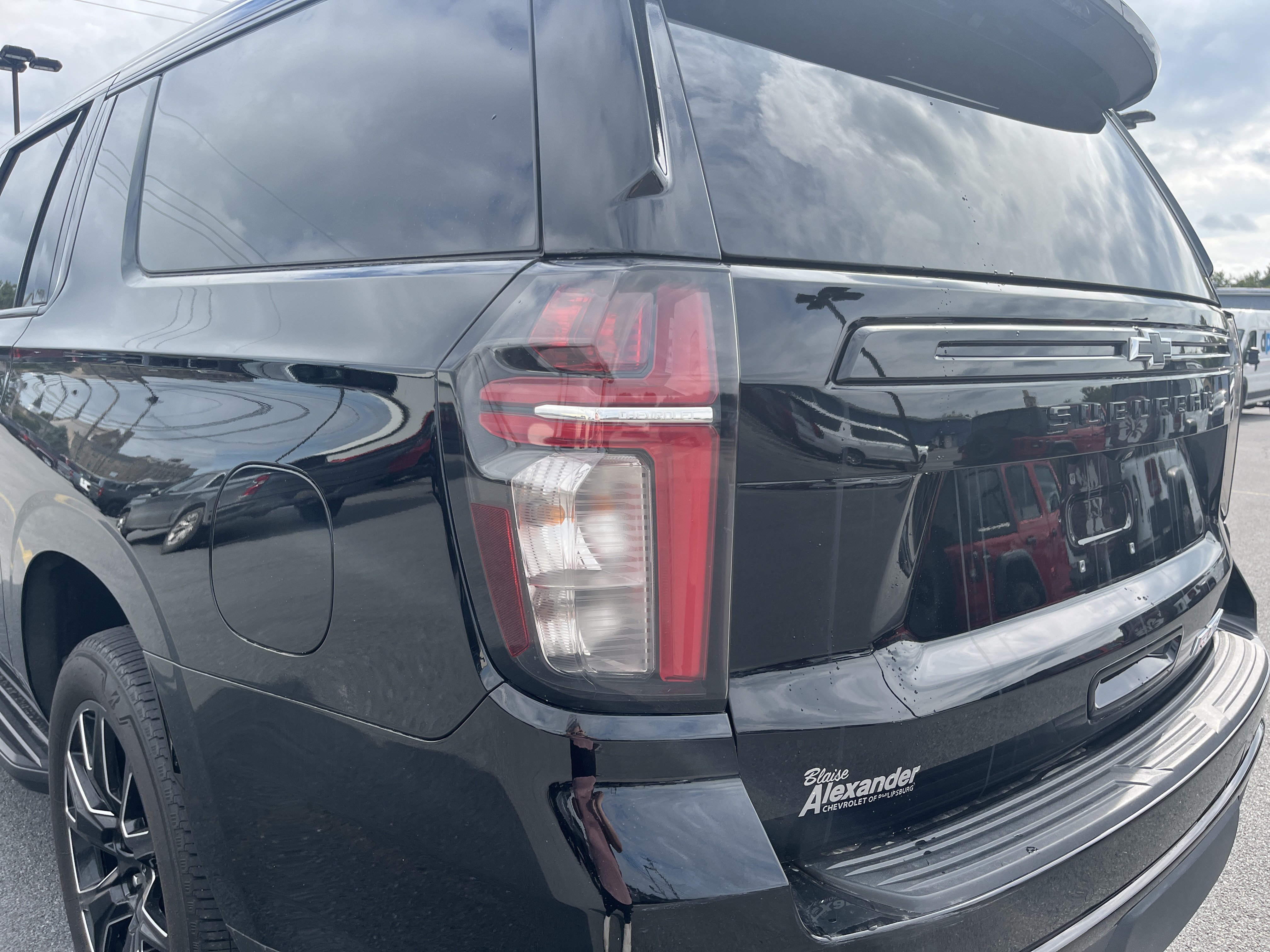 Used 2024 Chevrolet Suburban RST w/ Luxury Package AWD/4WD image 15