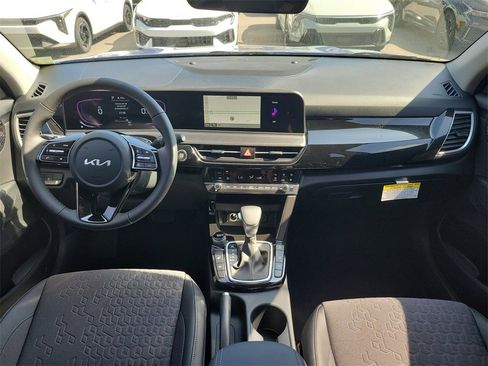 New 2026 Kia Seltos S image 17