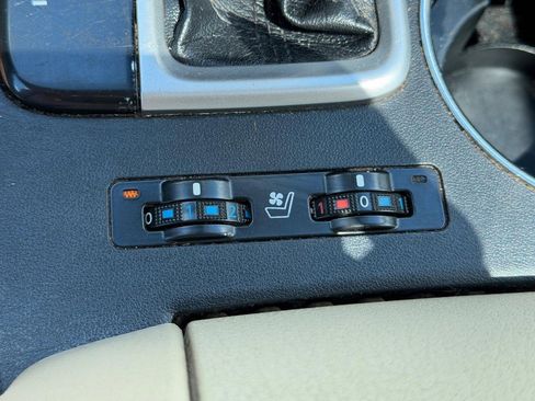Used 2018 Toyota Highlander Limited w/ Carpet Mat Package (TMS) AWD/4WD image 21