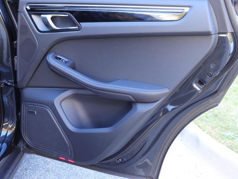 Used 2024 Porsche Macan image 17