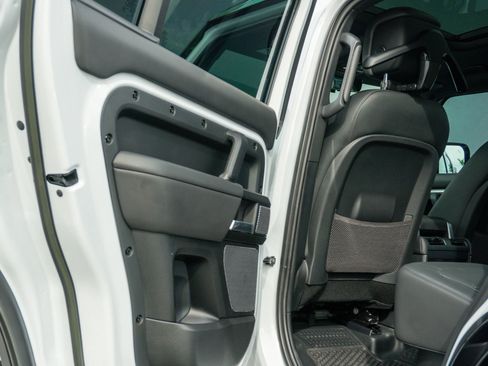 Used 2023 Land Rover Defender 110 image 62