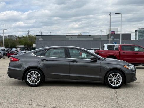 Used 2019 Ford Fusion SE FWD image 2