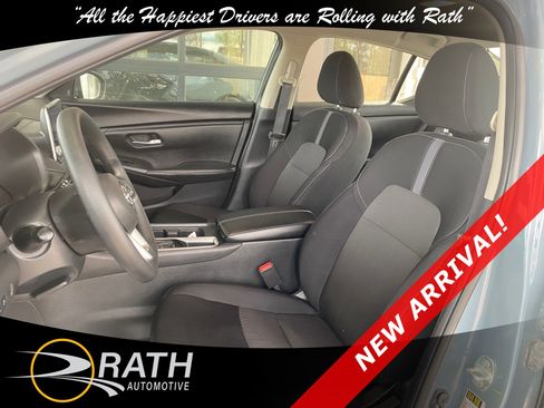 Used 2024 Nissan Sentra SV image 11