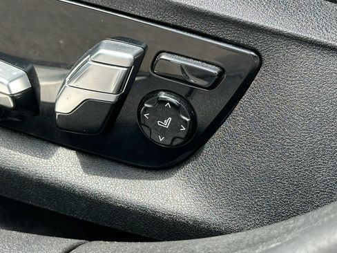 Used 2018 BMW 750i RWD image 28
