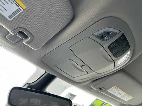 Used 2024 Chrysler Pacifica Touring-L image 28