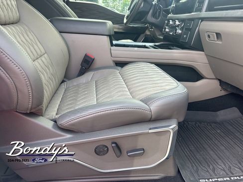 Used 2025 Ford F350 Platinum w/ Platinum Plus Package image 3