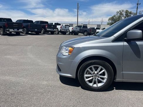 Used 2019 Dodge Grand Caravan SXT FWD image 5