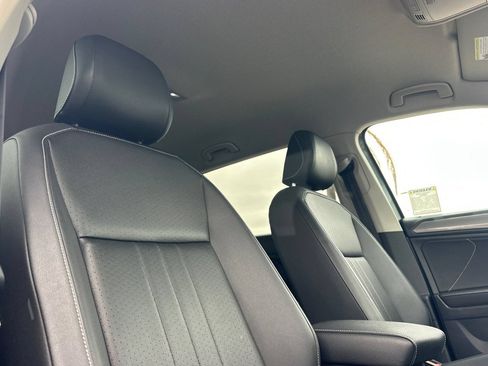 Used 2023 Volkswagen Tiguan SE FWD image 18