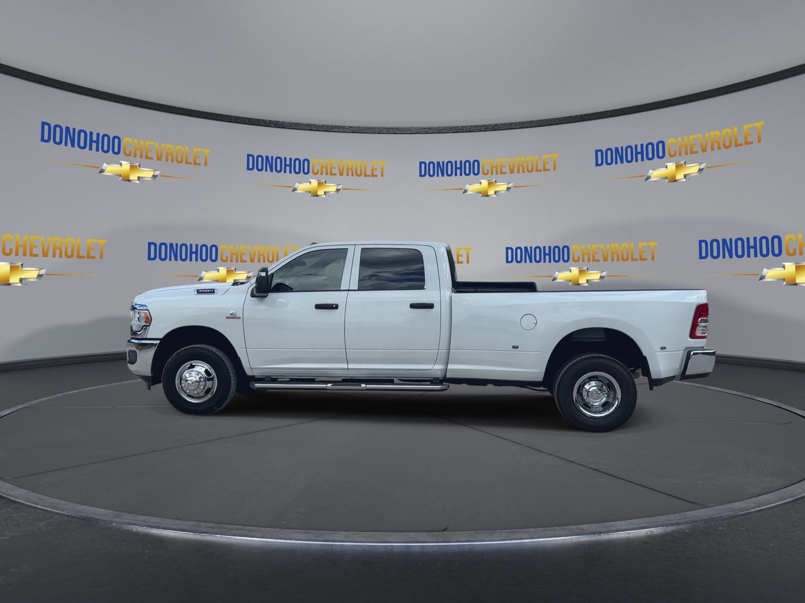 Used 2024 RAM 3500 Tradesman w/ Chrome Appearance Group AWD/4WD image 8