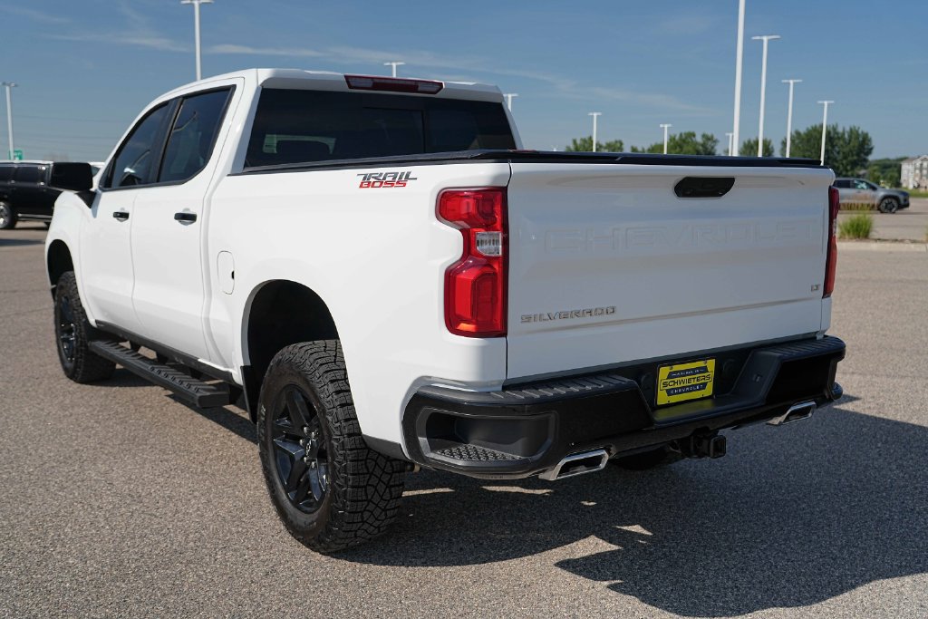 Used 2025 Chevrolet Silverado 1500 LT Trail Boss w/ Convenience Package II AWD/4WD image 9