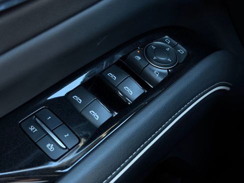 Certified 2022 Cadillac Escalade Premium Luxury image 24