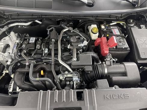 New 2025 Nissan Kicks SR image 9