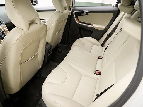 Used 2017 Volvo XC60 T5 Inscription w/ Preferred Option Package image 22