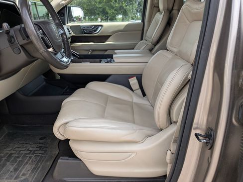 Used 2018 Lincoln Navigator Reserve w/ Technology Package AWD/4WD image 5