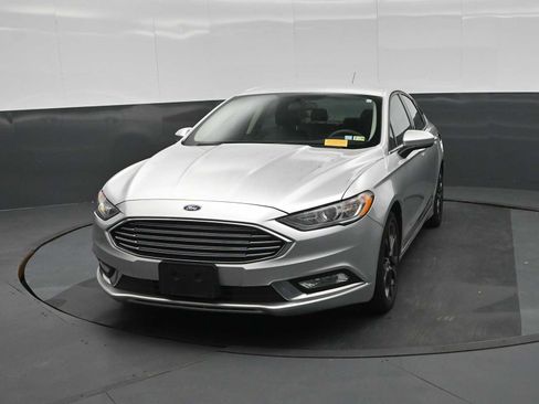 Used 2018 Ford Fusion SE w/ Equipment Group 201A FWD image 5