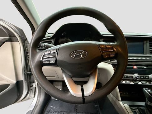 Used 2020 Hyundai Elantra SEL FWD image 13