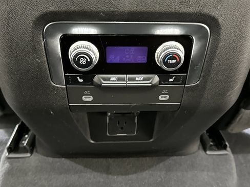 Used 2023 GMC Yukon XL AT4 image 25