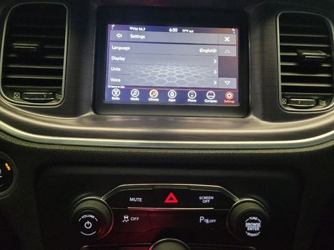 Used 2018 Dodge Charger SXT RWD image 25