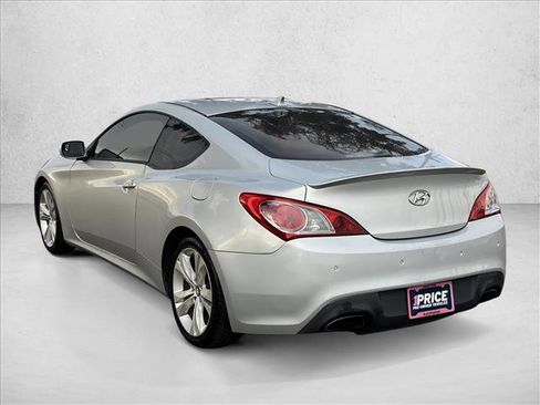 Used 2010 Hyundai Genesis 3.8 image 3