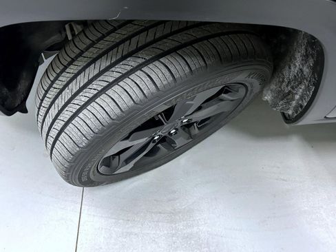 Used 2024 Jeep Grand Cherokee Limited w/ Black Appearance Package image 23