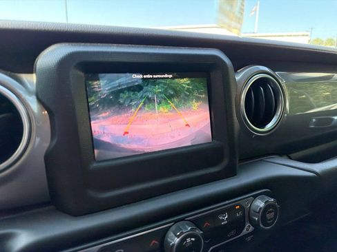 Used 2021 Jeep Wrangler Unlimited Sahara AWD/4WD image 12