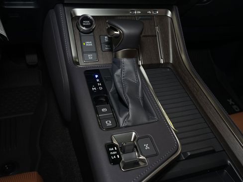 Used 2026 Lexus GX 550 AWD/4WD image 19