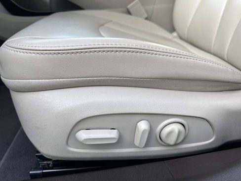 Used 2017 Buick LaCrosse Preferred image 13