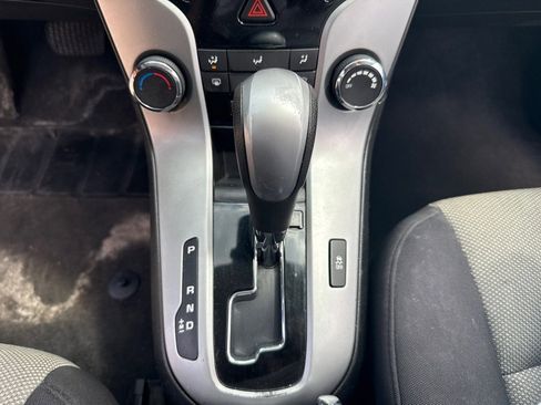 Used 2013 Chevrolet Cruze LS FWD image 16