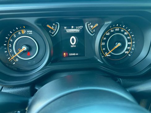 Used 2025 Jeep Gladiator Sport AWD/4WD image 14