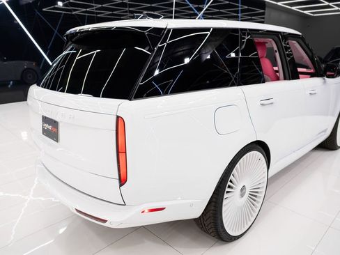 Used 2025 Land Rover Range Rover SE image 16