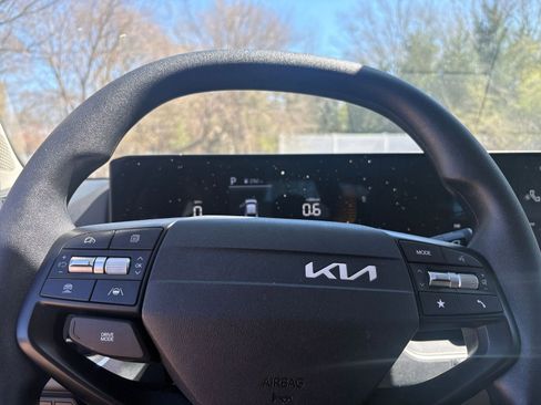 Used 2025 Kia K4 FWD image 25