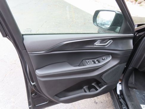 New 2025 Jeep Grand Cherokee Altitude image 20