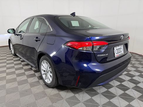Used 2022 Toyota Corolla XLE FWD image 3
