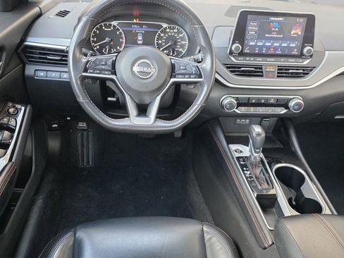 Used 2024 Nissan Altima 2.5 SR FWD image 11