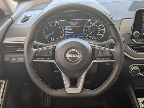 Used 2025 Nissan Altima 2.5 SR FWD image 23