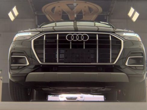 Used 2023 Audi Q5 2.0T Premium w/ Convenience Package AWD/4WD image 3