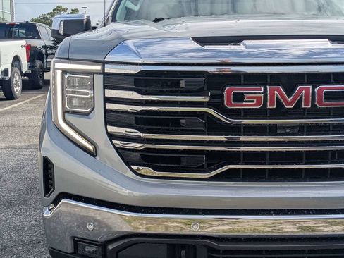 Used 2024 GMC Sierra 1500 SLT w/ SLT Premium Plus Package AWD/4WD image 9