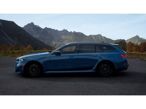 New 2026 BMW M5 Touring image 4