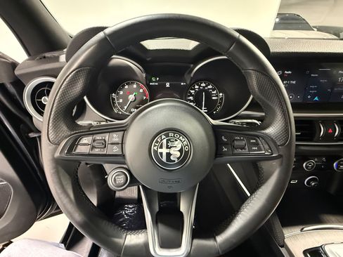Used 2023 Alfa Romeo Stelvio Ti AWD/4WD image 21