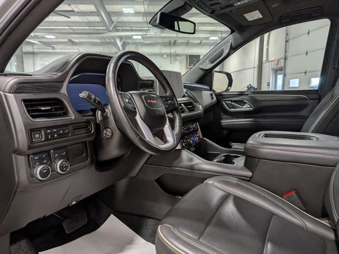 Used 2022 GMC Yukon SLT w/ SLT Premium Package image 14