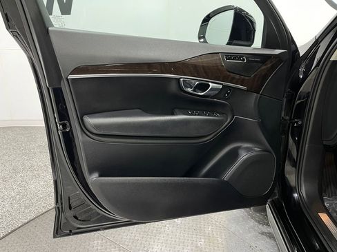 Used 2019 Volvo XC90 T5 Momentum w/ Protection Package Premier image 16