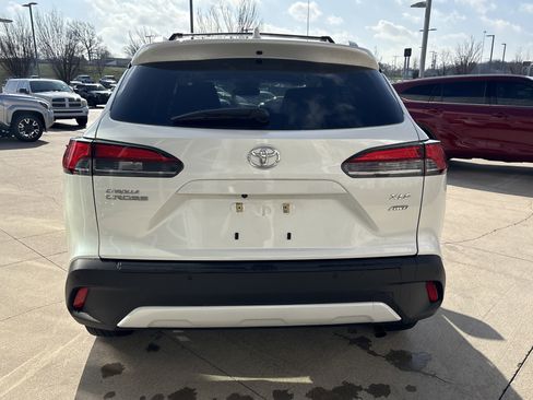 Used 2023 Toyota Corolla Cross XLE w/ Convenience Package image 8