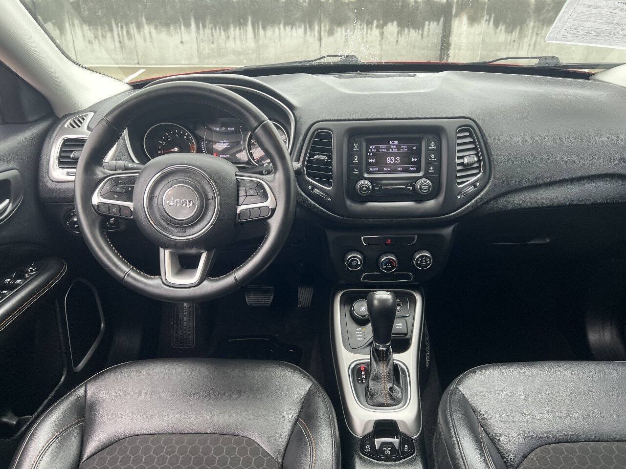Used 2018 Jeep Compass Latitude AWD/4WD image 16