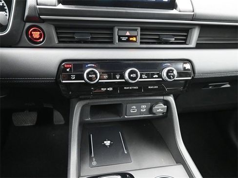 Used 2025 Honda Pilot EX-L image 30