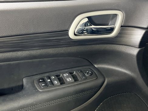 Used 2022 Jeep Grand Cherokee Laredo X image 16