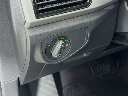 Used 2022 Volkswagen Atlas SE image 11