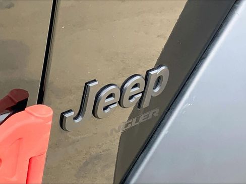 Used 2023 Jeep Wrangler Sport image 57