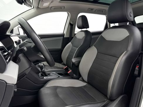 Used 2022 Volkswagen Taos SEL w/ Panoramic Sunroof Package FWD image 18