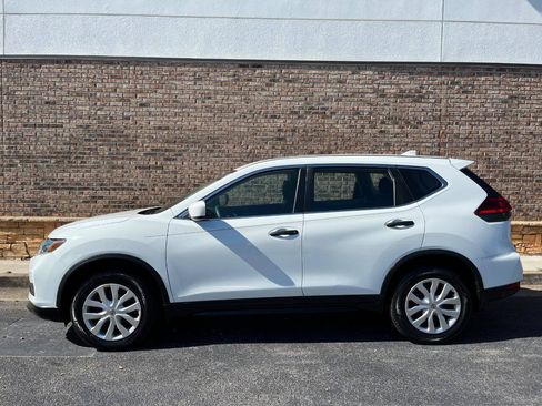 Used 2017 Nissan Rogue S AWD/4WD image 2